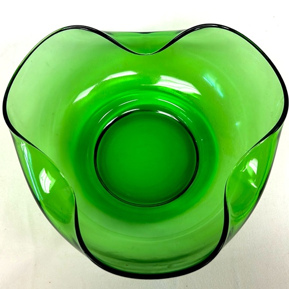 Mid Century Modern ANCHOR HOCKING emerald green glass  2 piece chip and dip set - Picture 2 of 8